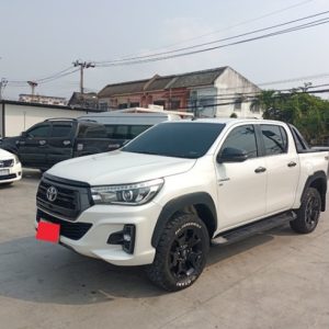 TOYOTA HILUX DOUBLE CABIN 2.8