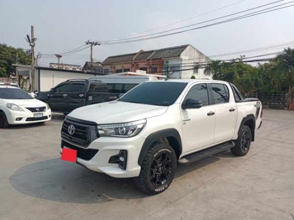 TOYOTA HILUX DOUBLE CABIN 2.8