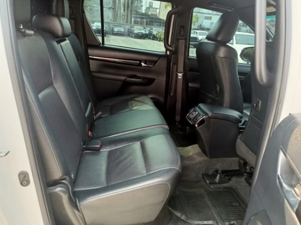 TOYOTA HILUX DOUBLE CABIN 2.8