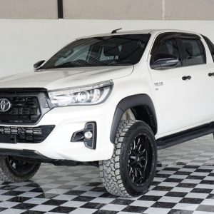 TOYOTA HILUX REVO DOUBLE CABIN 2.8